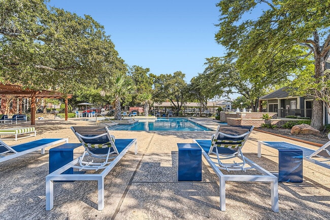 3101 Shoreline Dr. Leasing Office - Web Quality - 017 - 19 Pool - The Orion