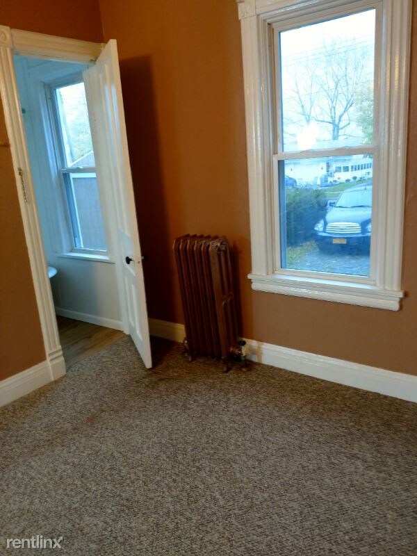 Building Photo - 3 br, 1 bath Apartment - 6 Sawyer ave