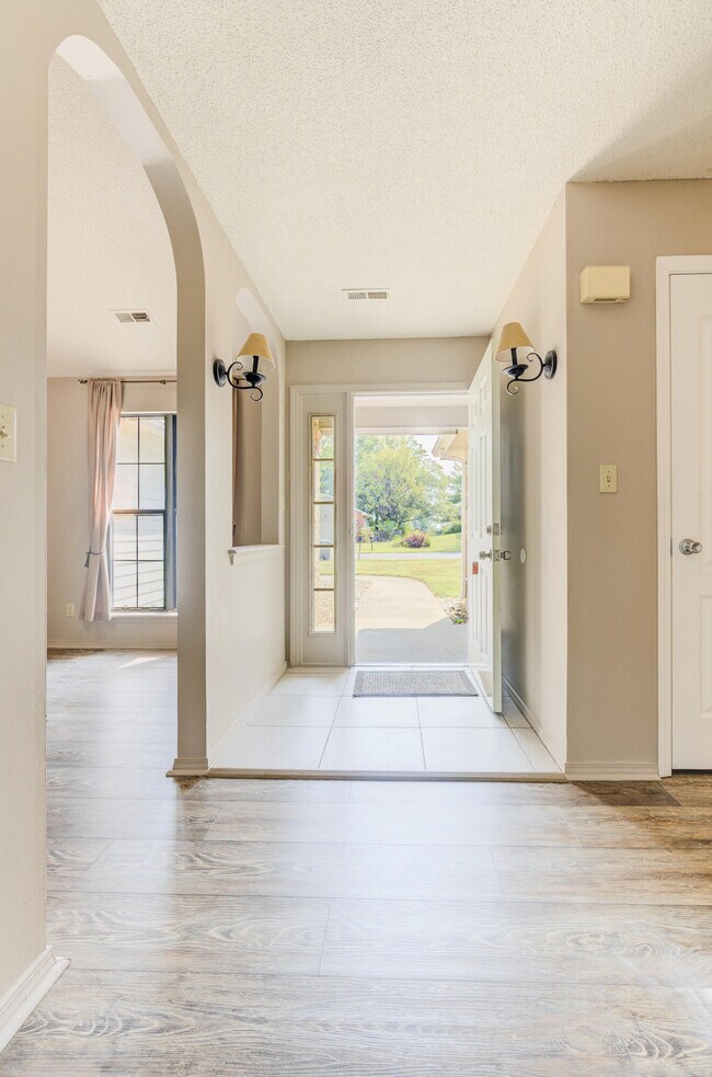 Building Photo - 4905 Glencairn Dr