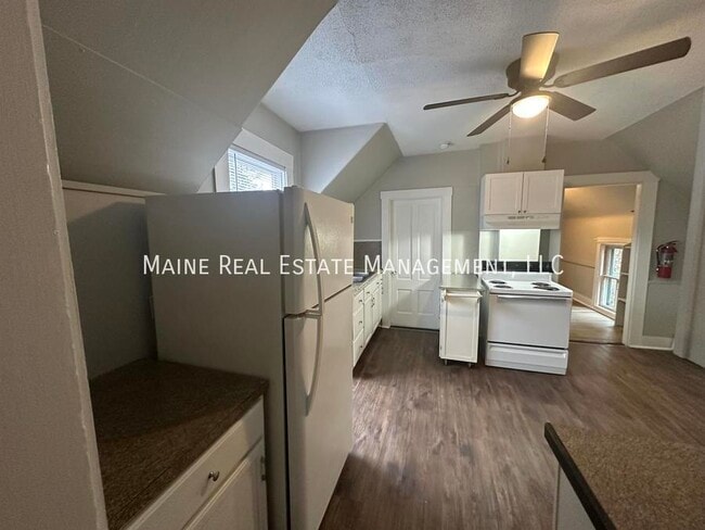 Foto del edificio - 439 Fourth St. Apt.-1