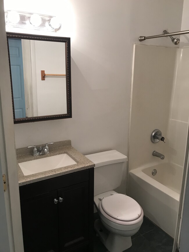 bath - 743 N Hamilton St