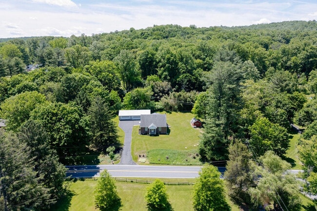 Building Photo - 1104 Alleghenyville Rd