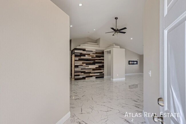 Foto del edificio - 7824 White Grass Ave