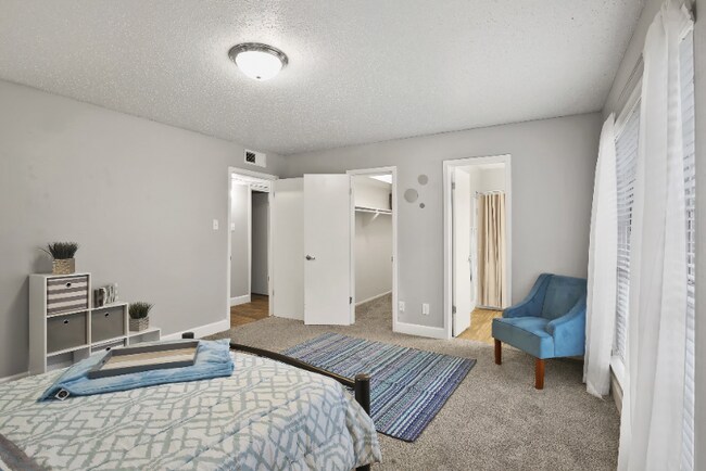 Building Photo - 3201 E Park Row Dr