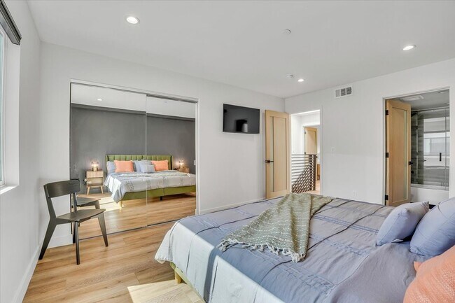 Foto del edificio - 14541 Weddington St