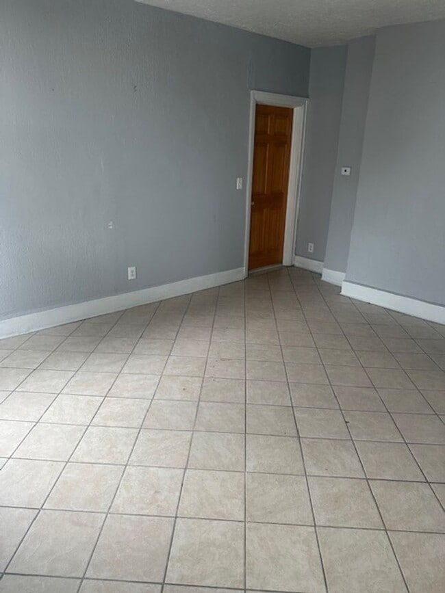 Building Photo - Huge 4 bed 3.5 bath house in Lawrenceville available July 1!!!