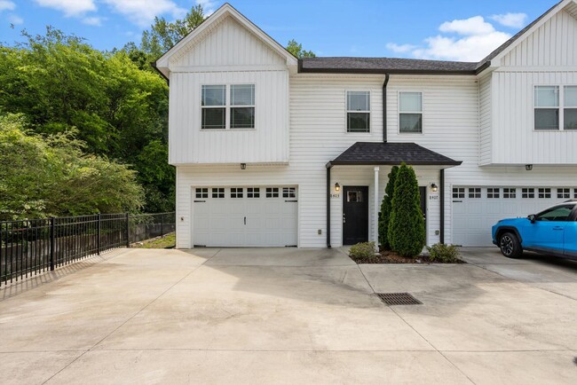 Building Photo - 4 br, 2.5 bath House - 8403 Brookmoor Lane