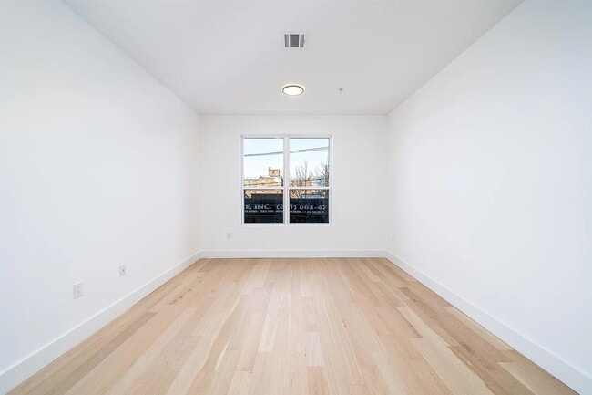 Building Photo - 649 38th St