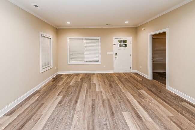 Foto del edificio - 2118 Ravendale St