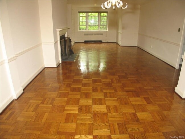Building Photo - 5 Chateaux Cir