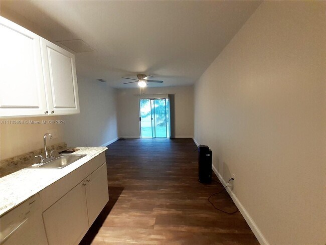Building Photo - 13500 SW 10th Pl