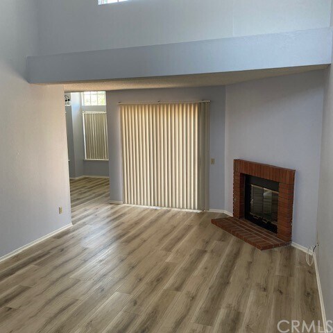 Building Photo - 242 N Glendora Ave