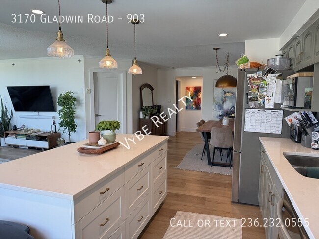 Building Photo - Gorgeous Condo in 55+ Building!