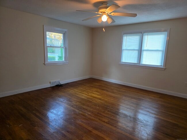 Foto del edificio - 481 Bunker Hill Ave