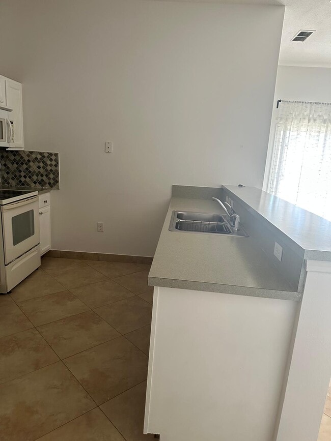 Building Photo - 9670 Amarante Cir