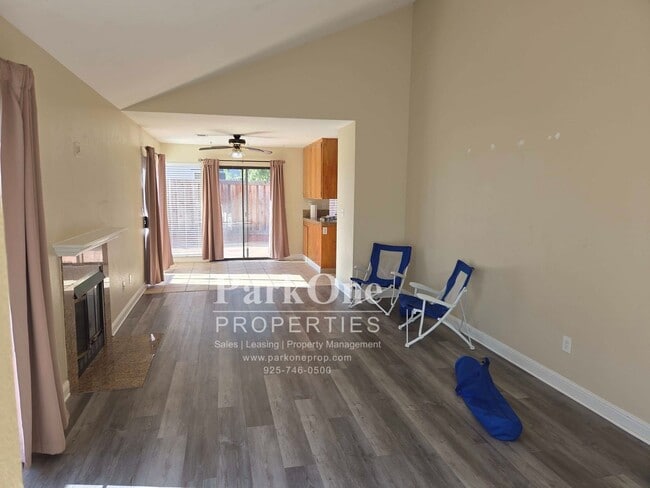 Building Photo - 384 Grovewood Loop N