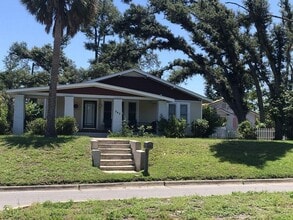 Building Photo - 342 N Cove Blvd