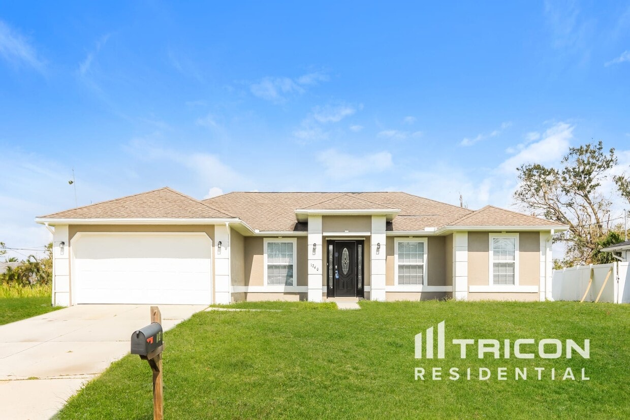 Primary Photo - 1240 Fleetwood Dr NW