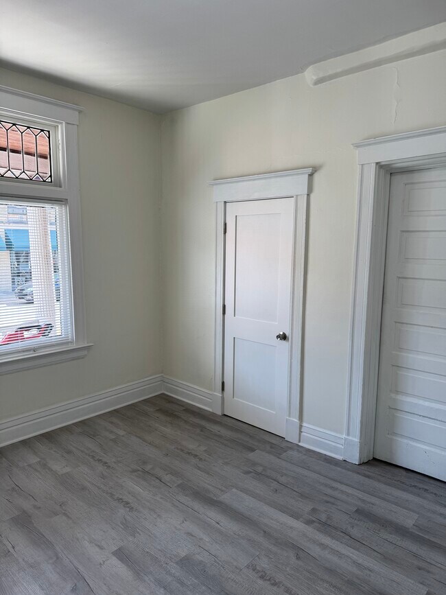 Foto del edificio - 1564 Chase Ave