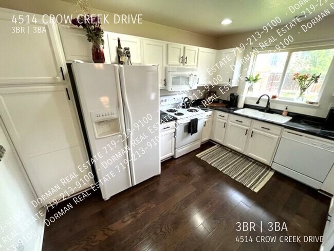 Foto del edificio - 4514 Crow Creek Dr