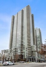 Building Photo - 588 Bell St