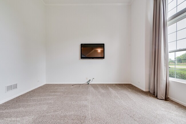 Foto del edificio - 315 Saunders Cir