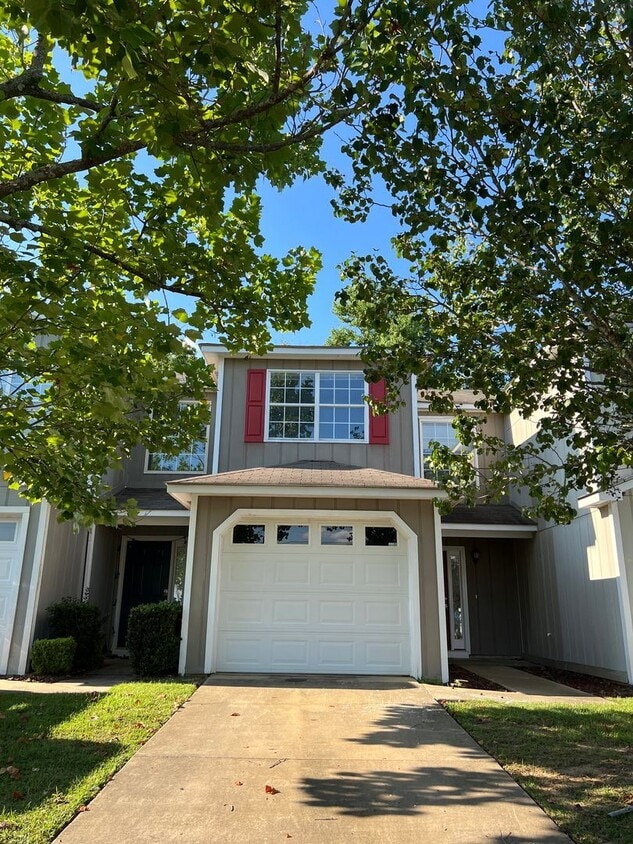 2 br, 2.5 bath House 102 Commons Drive House Rental in Enterprise