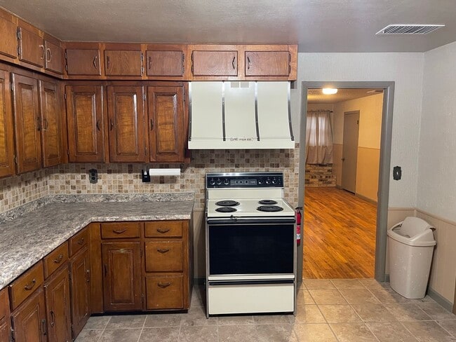 Building Photo - 3 Bedroom 3 Bath Home