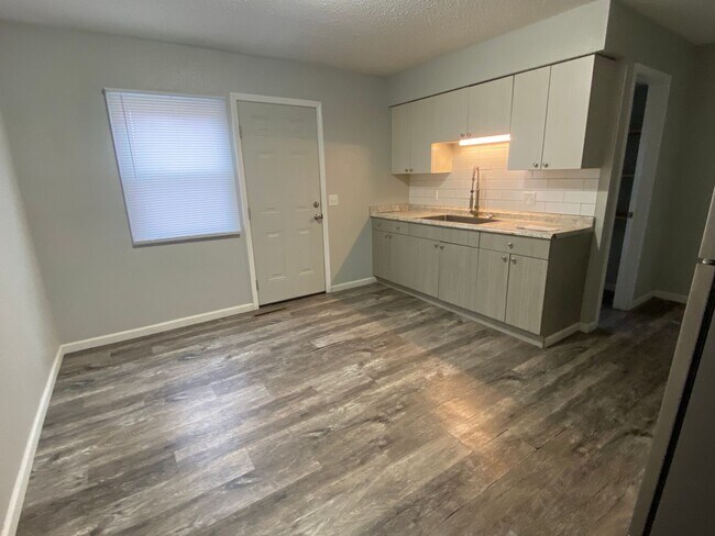 Foto del edificio - 5428 N Division St