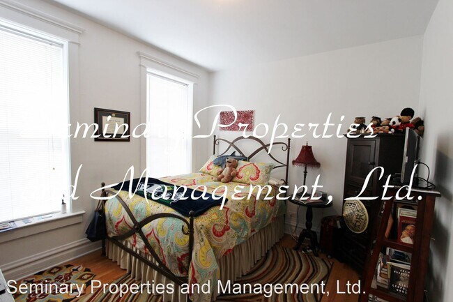 Building Photo - 920 W Addison St