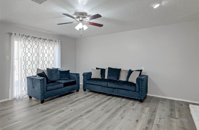 Family Room - 10826 Lynbrook Dr