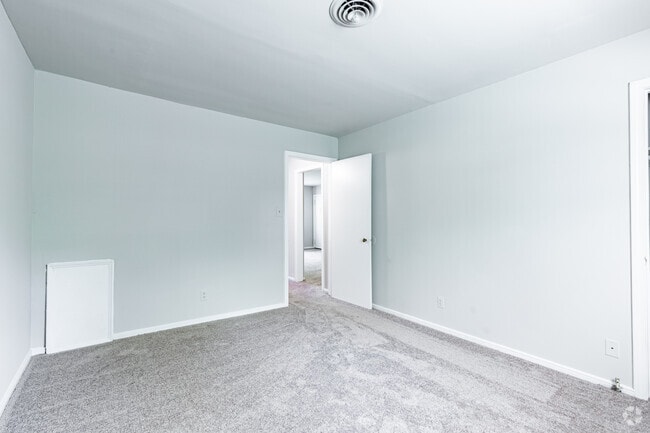 New Castle Apartments - 201 Newcastle Dr Colonial Heights, VA