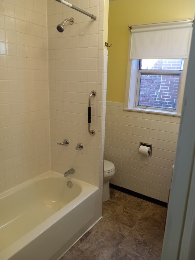 Bathroom - 646 Beaver Ave