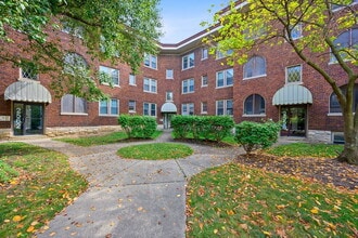 Building Photo - 2560 Woodburn Ave