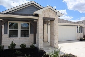 Building Photo - 340 Fossil Dr