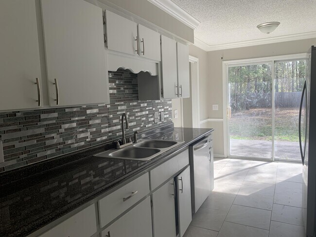 Foto del edificio - 805 Hidden Hollow Cir