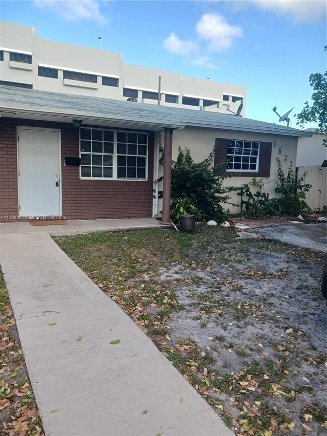 Building Photo - 1820 N 59th Ave