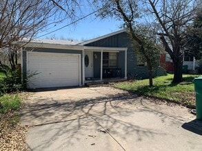 Building Photo - 2702 Bolivar St