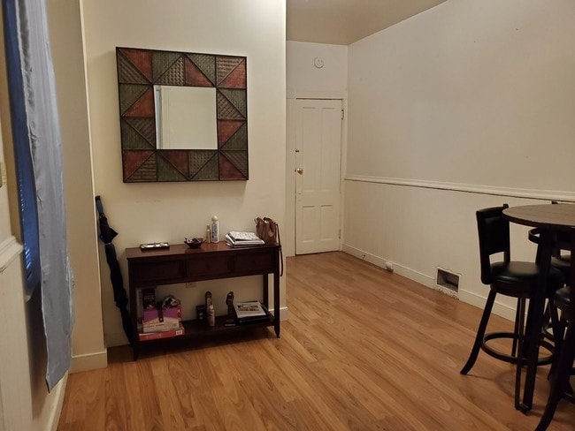 Building Photo - 1 br, 1 bath House - 454 W. King St. Apt. 1