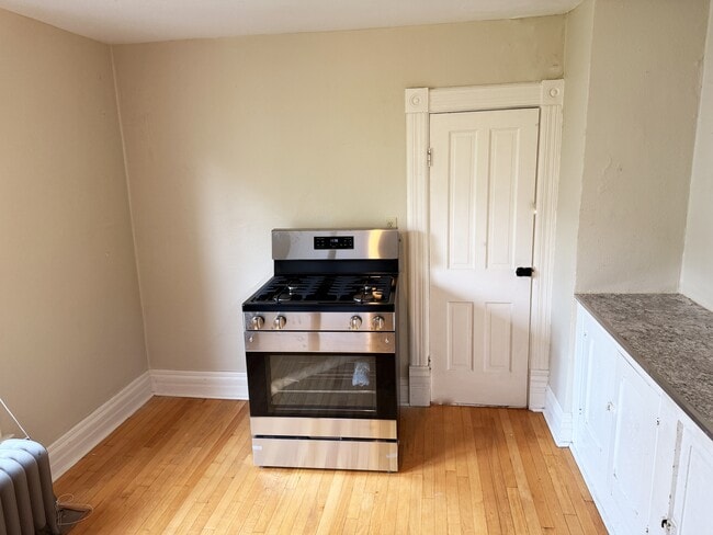 Building Photo - 238 Scott Ave