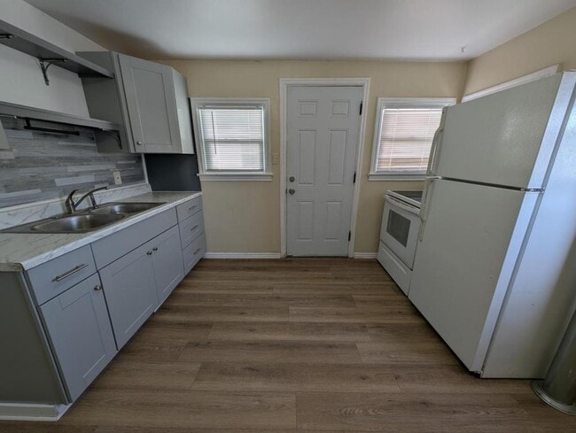 Building Photo - 525 Jackson St