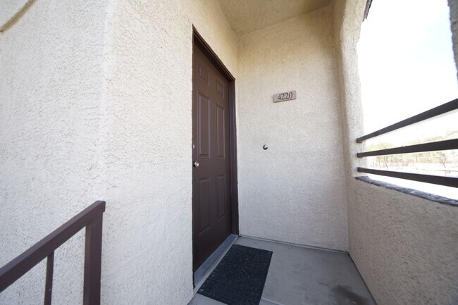 Foto del edificio - 2291 W Horizon Ridge Pkwy