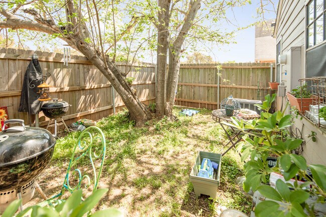 Building Photo - 2523 Cross Timbers Dr