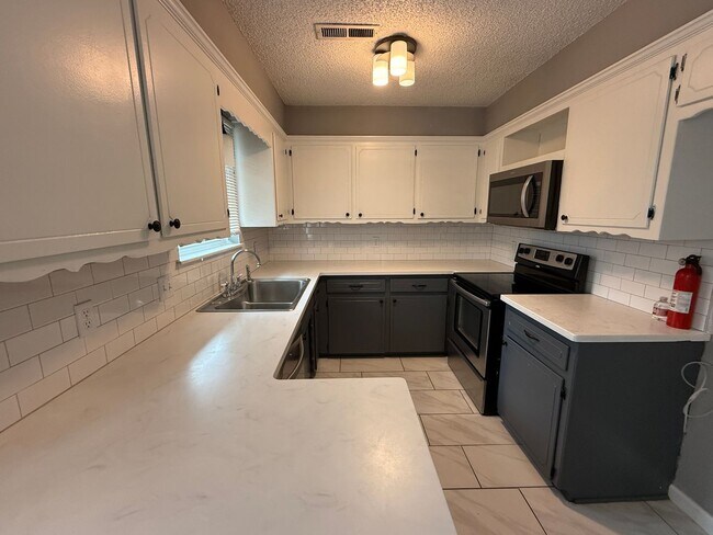 Foto del edificio - Broken Arrow 3 Bedroom 1 Bath