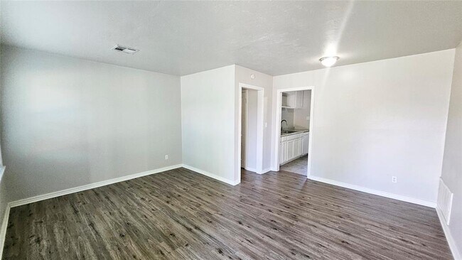Foto del edificio - 2132 Churchill Pl