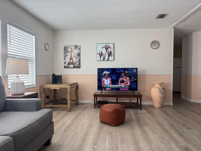 Photo - 469 Needle Palm House