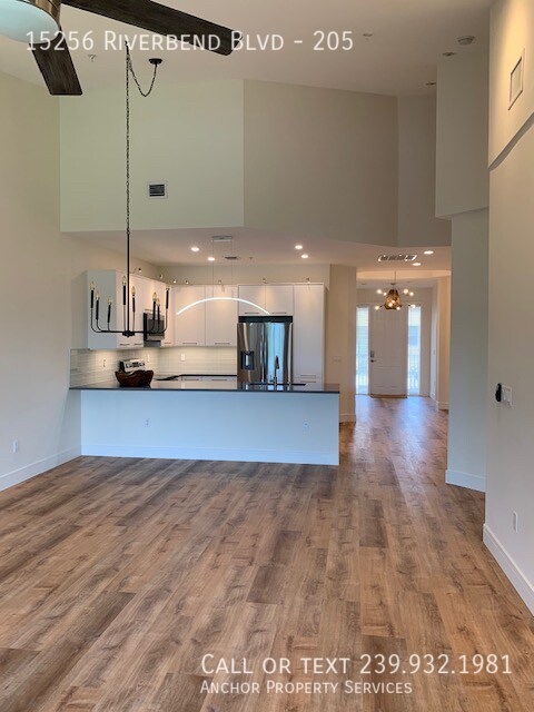 Foto principal - 15256 Riverbend Blvd