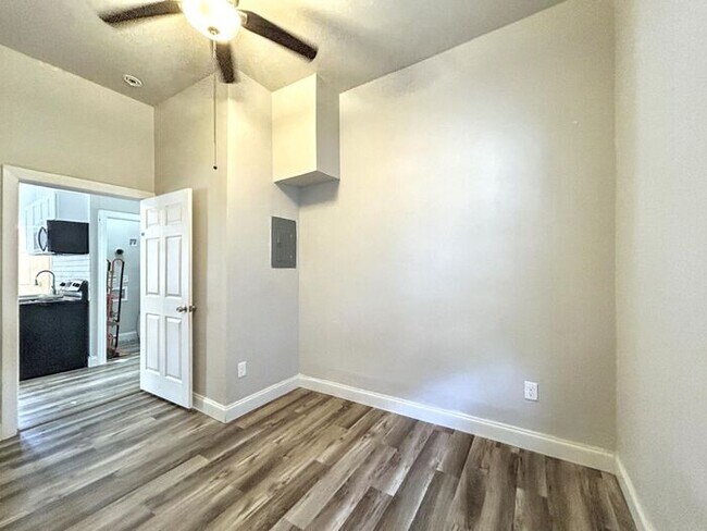 Foto del edificio - Charming 3-Bedroom Home with Fenced Yard a...