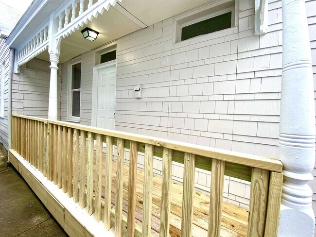 Foto del edificio - 313 E 16th St