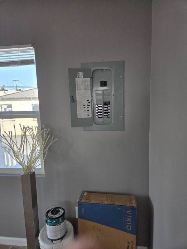 Foto del edificio - 4010-4014 Rockwood St